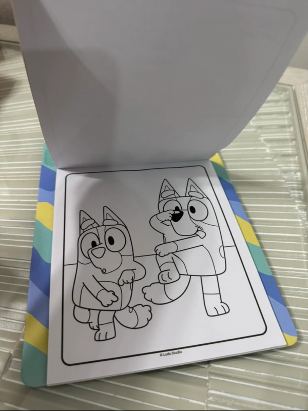 Bluey Magic Ink Pictures Coloring Set – Blue - Picture 2 of 3